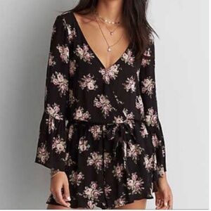 American Eagle Black Floral Long Sleeve Romper – Bell Sleeves – Medium